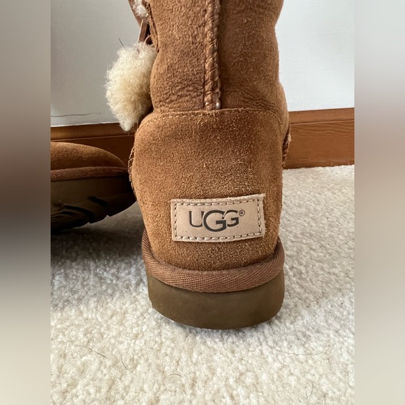 Woman’s UGG’s size 8 - Picture 4 of 5
